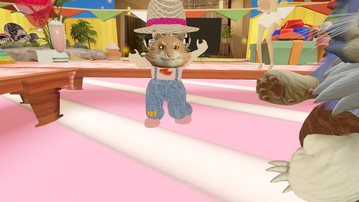 SherryJ25's tweet image. [VRの誕生日会で撮った写真] 🎂
投稿が遅れてすみません😅 @sobatang1 
🥳イエーイ! ずっと前に家出したペットの猫が戻ってきたんです🐱
4) 酔っぱらい宇宙人の警察官運転！？「NO!!!危険!!皆さん、逃げてください。」🍺🚔😱
#スイカちゃんの誕生日
#TSKitchen #タナベ夫婦
#スイカちゃんの日記　
#VRC