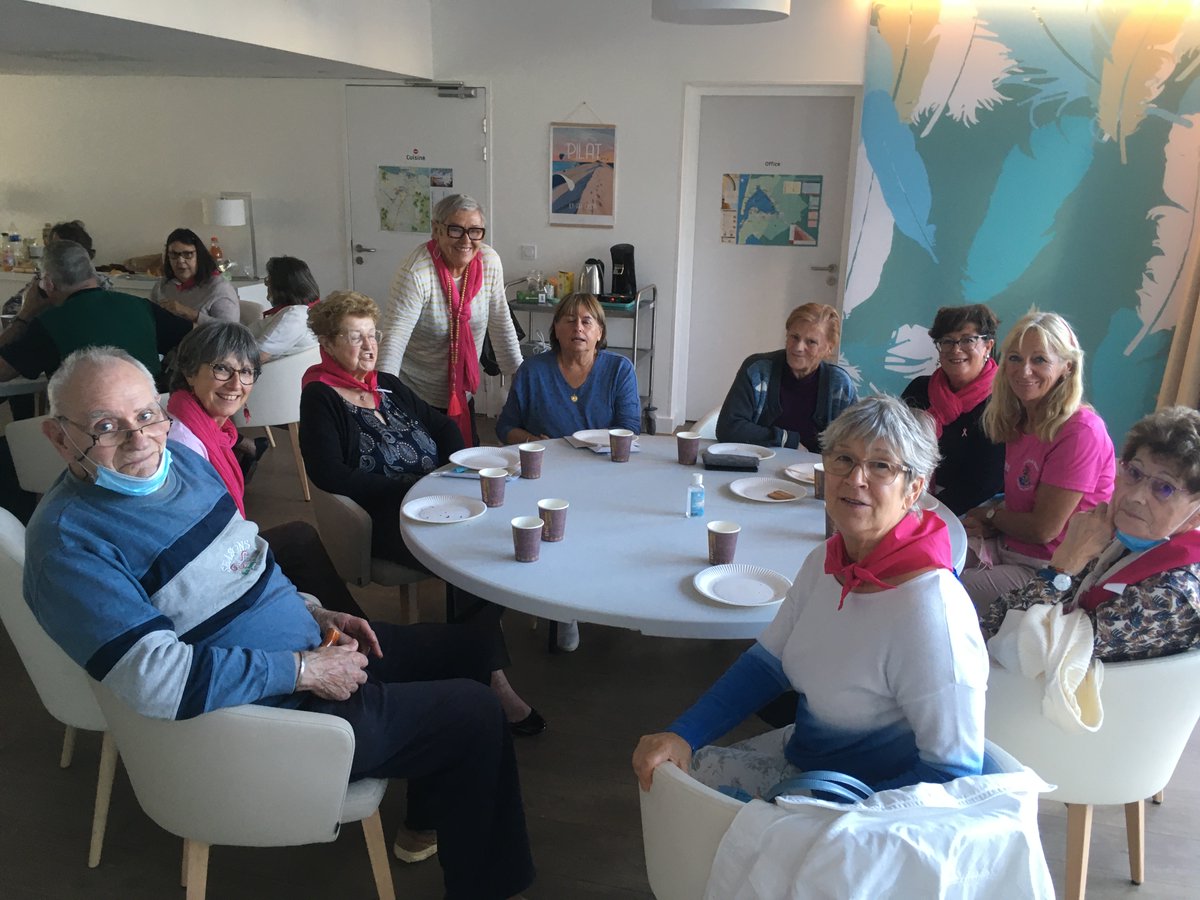 Pour marquer la fin d'octobre rose, quoi de mieux qu'un goûter partagé avec le résidents et l'association "Les Elles du Bassin" <a href="/senioriales/">Senioriales</a> <a href="/SenLeTeich/">Senioriales en ville du Teich</a> <a href="/octobrerose/">Marie PARISE</a> @lesellesdubassin 💜