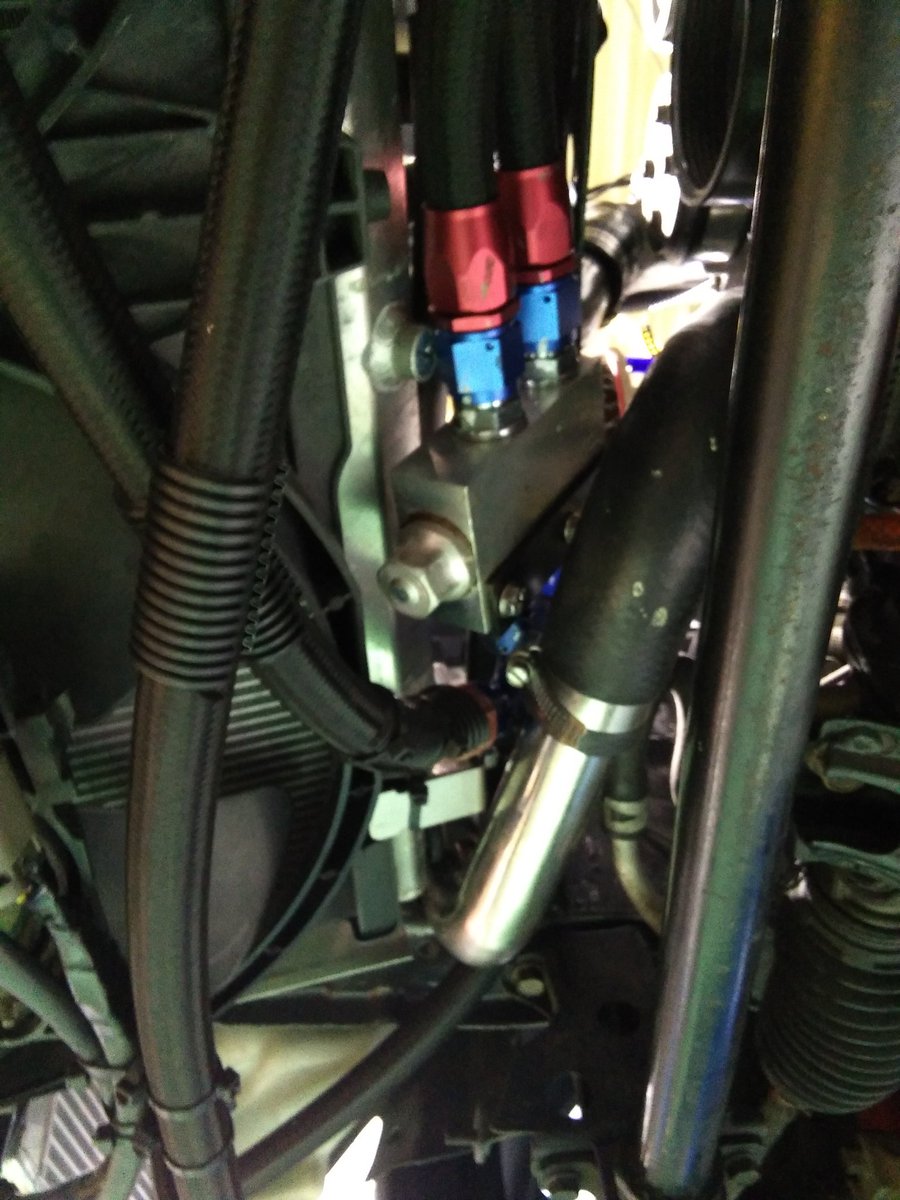 pan_speed's tweet photo. 純正オイルクーラーのスラッジ蓄積や経年劣化などで容量の大きいオイルクーラーに換装したものでオーバークールにならないようサーモスタッドを使い純正同様に油温管理出来る作業をしています。FC、FDで興味のある方お気軽にお問い合わせ下さい! https://t.co/ZElT2LyTX7