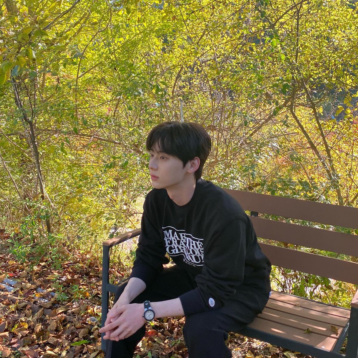 hwang_stagram's tweet photo. 20211028 [optimushwang] 🍃🍂
#광고 #불가리 #불가리워치 #불가리알루미늄 @bulgari
https://t.co/KMSaxtVDGh
#황민현 #Hwangminhyun https://t.co/Yk7hIAtZwE