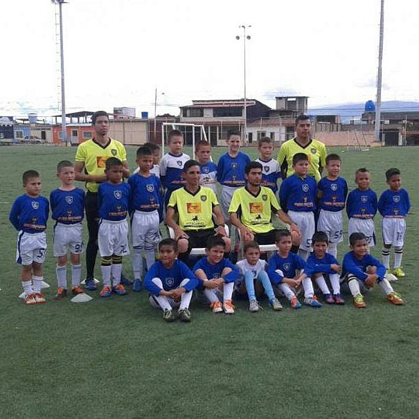 andresbellofcc's tweet photo. #AndresBelloFC | 🙇 Nuestro #tbt de la semana. Un equipazo

#SomosLaMareaAzul 💙⚽🇻🇪 https://t.co/NOf9VMqDnR