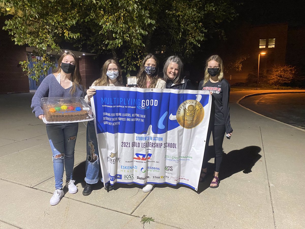 FishersSIA's tweet photo. We are honored to receive our banner and cake from @MultiplyingGood this morning and celebrate with @UrbanJason!
#cakeforbreakast
@HSESchools https://t.co/c23bPRmKsy