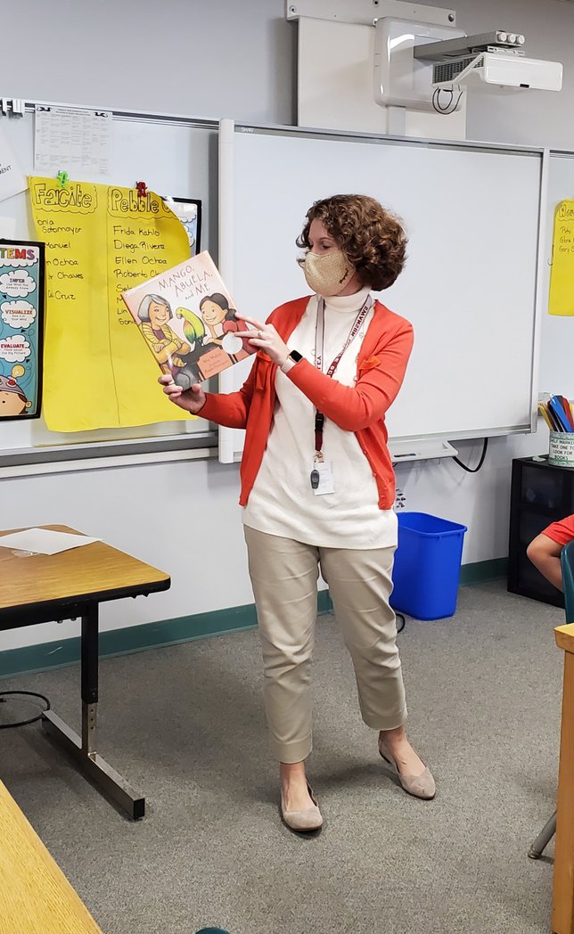 Thank you Amy Hailey for reading to our Drew third graders as we conclude our Hispanic Heritage Read In event. <a target='_blank' href='http://twitter.com/Bookadmiral'>@Bookadmiral</a> <a target='_blank' href='http://twitter.com/APSLibrarians'>@APSLibrarians</a> <a target='_blank' href='http://twitter.com/APSDrew'>@APSDrew</a> <a target='_blank' href='http://twitter.com/DrewPTA'>@DrewPTA</a> <a target='_blank' href='http://twitter.com/Gaither_Tracy'>@Gaither_Tracy</a> <a target='_blank' href='http://twitter.com/CMooreAPS'>@CMooreAPS</a> <a target='_blank' href='https://t.co/XNHk1Ibc85'>https://t.co/XNHk1Ibc85</a>