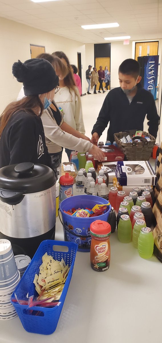 fdlpolice's tweet photo. Together Tues - Woodworth Middle School

We spent time at Woodworth for this month's Coffee/Juice with FDLPD.  Students were able to share their thoughts &amp; ask questions. Building relationships with our youth and discovering mutual goals for our community is what it's all about. https://t.co/620tonhDpT