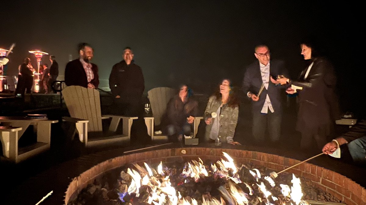 rwang0's tweet image. MyPOV: fire pits. @RitzCarltonHMB #cce2021