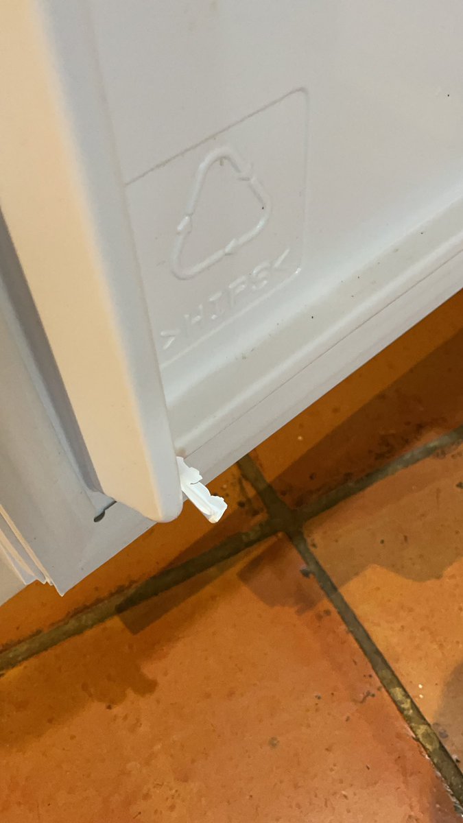 guy_westcott's tweet photo. @FridgemasterCA I bought a small under the counter fridge from you in April 2020 and it works fine but … the door brackets have fallen off!? This is so bad!? https://t.co/CQY3NxzB1x