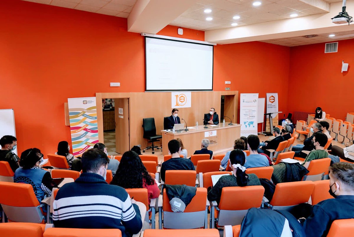 AragonEmprende's tweet photo. 🔸Fermín Cilveti, responsable de @Bioeder_Tech, empresa dedicada a la extracción, separación y purificación de proteínas lácteas 🥛

🗣"Hemos logrado introducir una colaboración público-privada en @UNavarra. Es fundamental contar con inversores y mentores"

#AragónEmprende https://t.co/aYRcnsXgKL