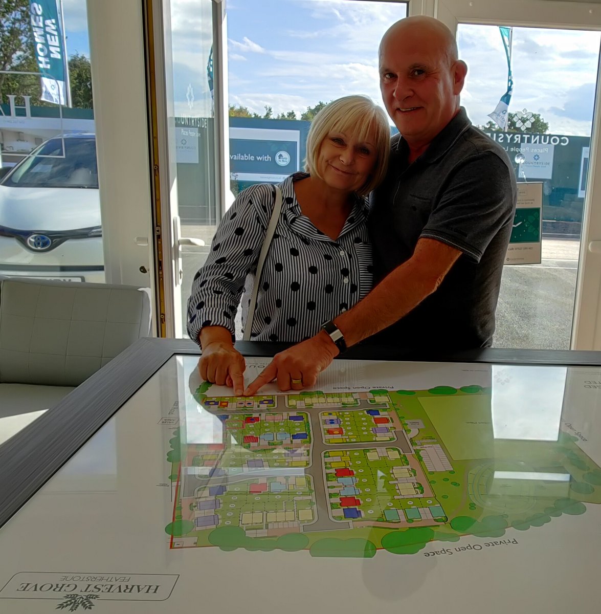 The lovely Mr &amp; Mrs Hancocks have just reserved their #newhome at Harvest Grove! 🥂

Find out more about our #Featherstone homes here: bit.ly/2XWVWIF