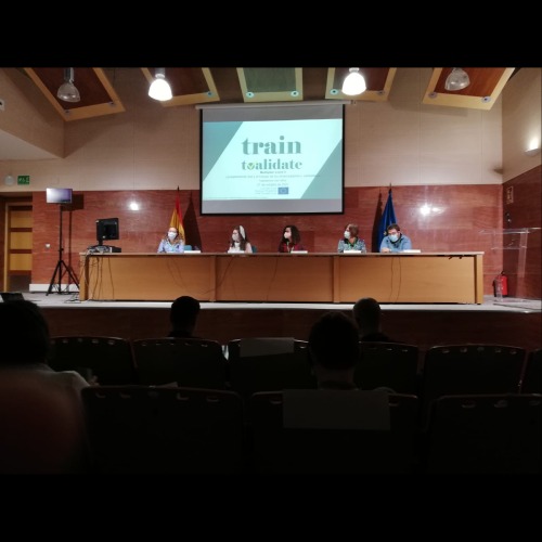 AMP_Pinto's tweet photo. El miércoles 27 de octubre, tuvo lugar una jornada
del proyecto train2validate, un proyecto europeo que está haciendo una investigación para hacer un plan de estudios de formación profesional para validadores y dinamizadores de lectura fácil.
https://t.co/As30onDTB8 https://t.co/lkXmVazzyV