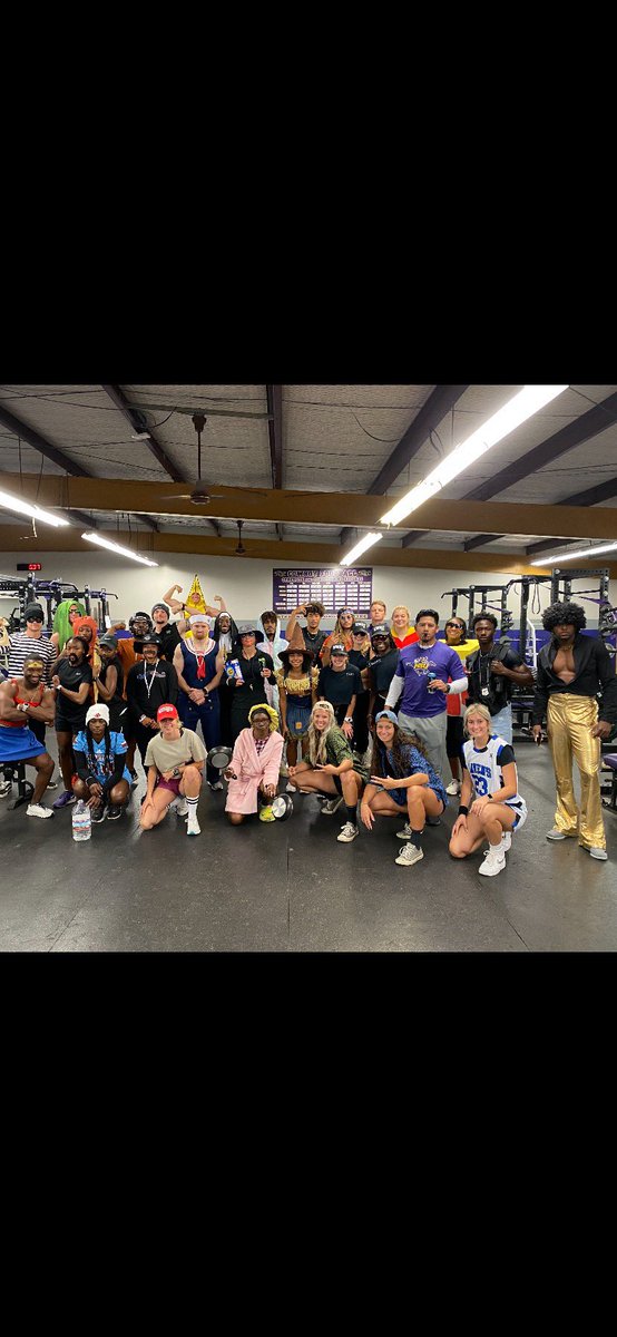 Annual 6am Dress Up Lift hit different this morning. Always on the grind! #trackandfield #October2021
