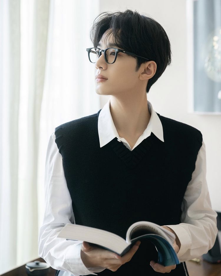 눈👀 마주쳤다고 착각하기🥺 #赖冠霖