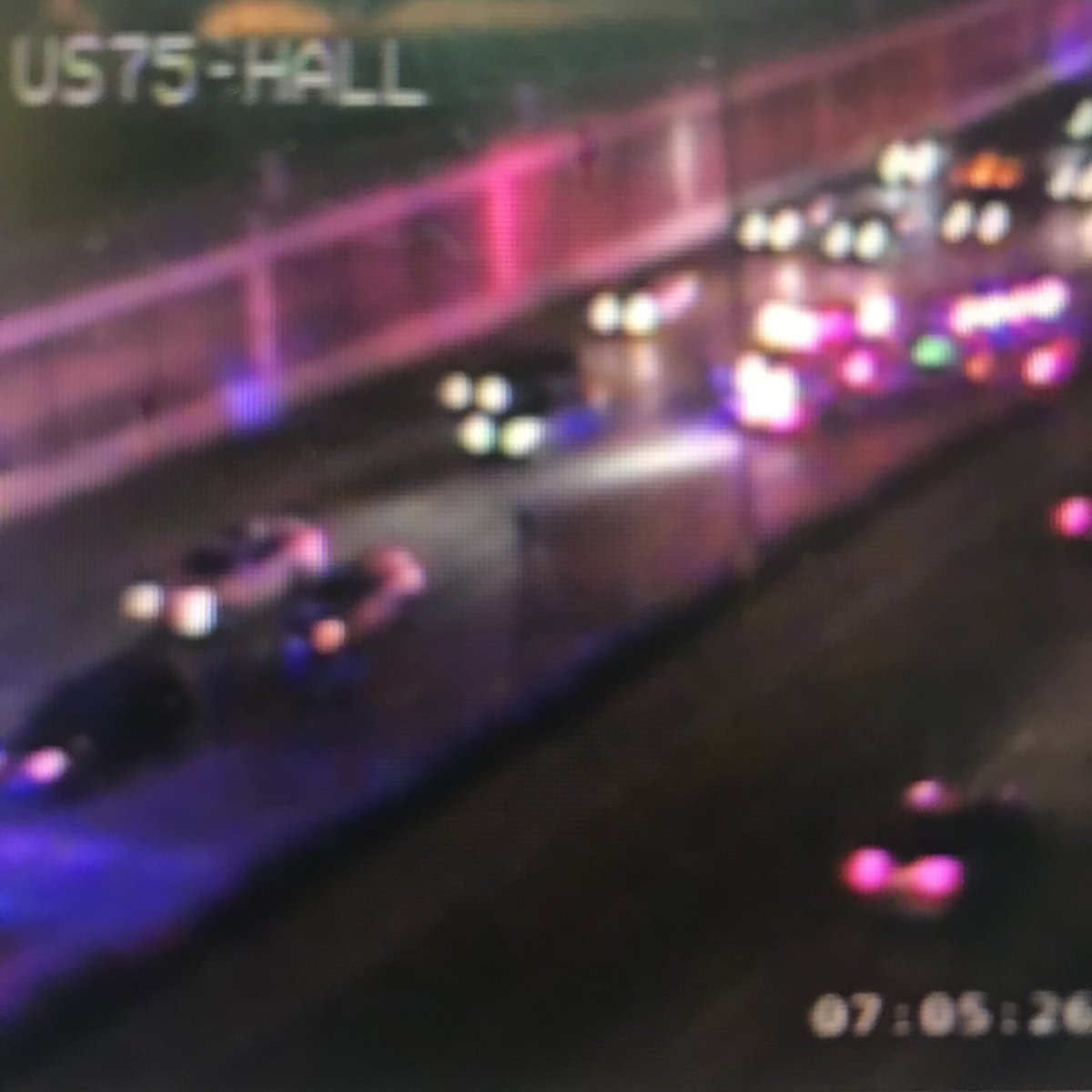 #Dallas: Accident SB 75 @ Hall St blocks the left lanes. Stop &amp; go traffic back to Knox St #iamup