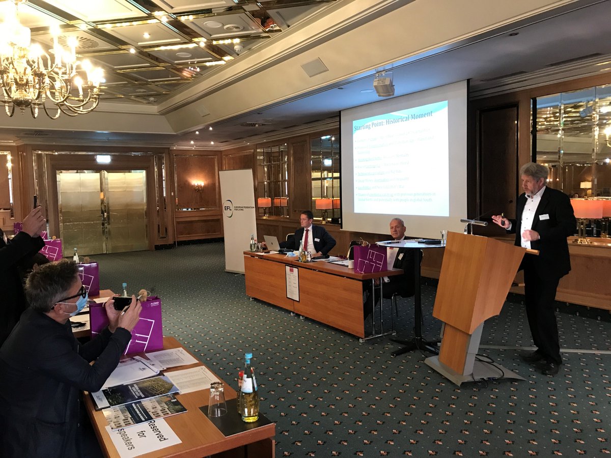 Nous étions à Stuttgart pour la conférence de l'<a href="/efl_europe/">European Federation for Living</a> : « Quartiers dynamiques et durables au XXIème s. ». Avec Audrey Linkenheld, Directrice du développement, des partenariats et de l’innovation et Eric Danesse, Directeur Design et Relations Internationales de Vilogia.