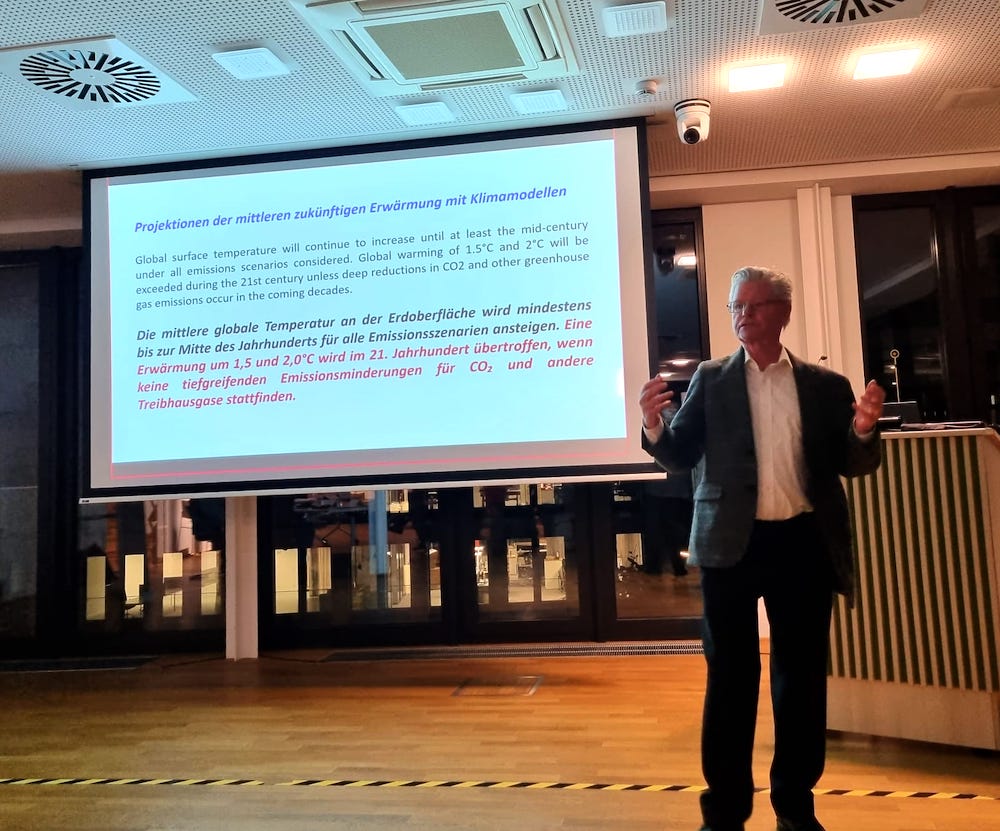 Endlich wieder in Präsenz: Gestern war Generalversammlung. Themen u.a. der Klimabericht des IPCC von Prof. Hartmut Graßl und viele neue Solarprojekte. Danke für Ihre/Eure rege Teilnahme und das Vertrauen in Vorstand und Aufsichtsrat.