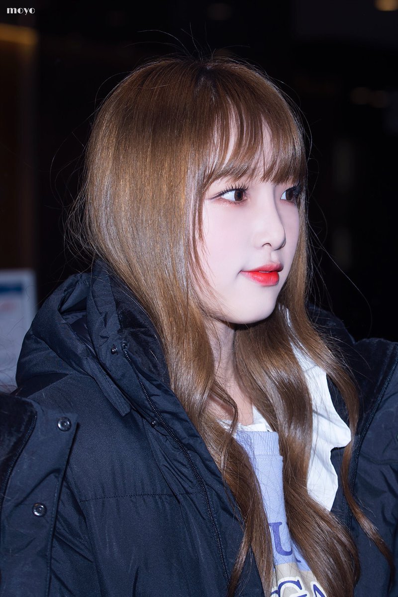 timeto_yena's tweet photo. 181028 블루룸

#최예나 #예나 #yena #イェナ
#아이즈원 #IZONE https://t.co/cYMZOLwt0U