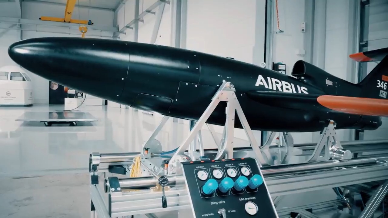 Airbus Defence on X: "#FCAS - The engineering teams from Airbus, DLR,  Geradts & SFL have recently completed initial tests allowing them to verify  loads in the launch system when releasing the