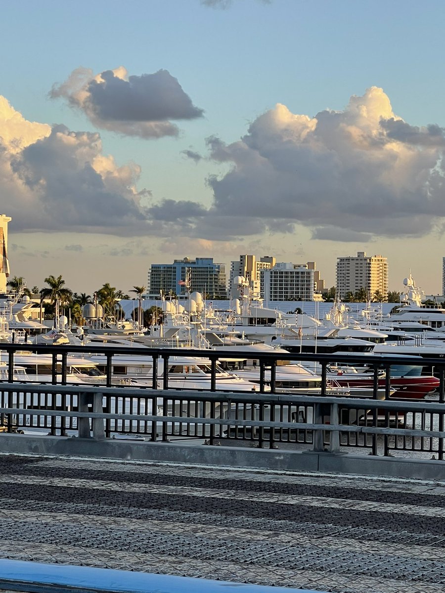 MullanSteve's tweet photo. Fort Lauderdale International Boat Show Pre show 2021. #FLIBS #fortlauderdale #lasolasbridge https://t.co/PcGbfvGfzq