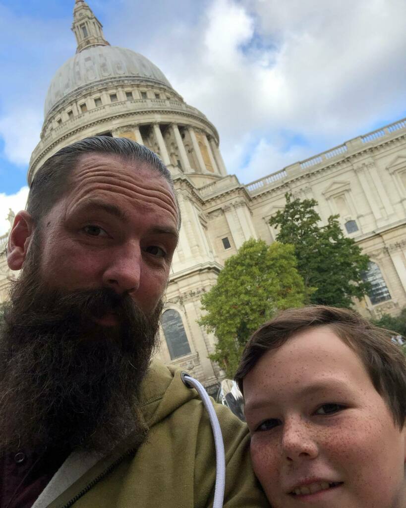 A day having a stroll around London 
.
.
.
.
.
#bearded #beardgang #beard #beardlove #beardedmen #beardstyle #beardlife #beardsofinstagram #instabeard #epilepsywarrior #dad #instagood #instadaily #epilepsyawareness #dadbod #beardedandtattooed #man #selfi… instagr.am/p/CVkhcEONOpS/