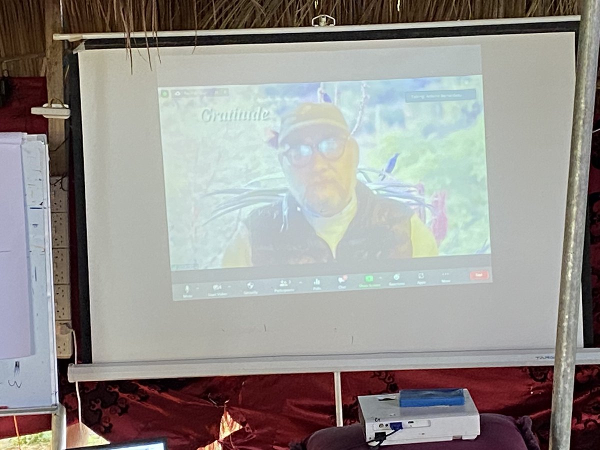 DrylandSolution's tweet photo. Thank you so much  #johndliu for agreeing to be our guest speaker for our first ever permaculture design certificate course in #Somalia. You have inspired us to turn problems into solutions in real life.  #garowe #generationrestoration #drylansolutions #regenerativemovement https://t.co/yTLCh2unJW