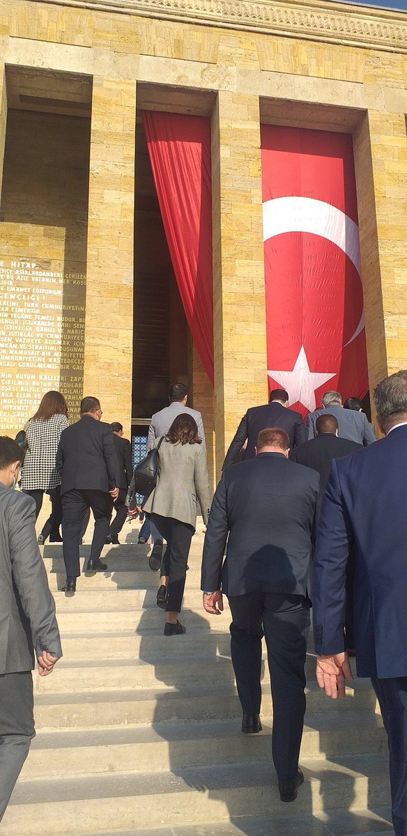 MacaristanBE's tweet photo. 100'e yakın büyükelçi ile #Anıtkabir'de #CumhuriyetBayramı vesilesiyle çelenk bıraktık. Girerken, çıkarken, insanların bu kadar ciddi sayıda Anıtkabir'e gelmelerini, anmalarını görmek duygusal ve çok saygı duyduğum bir şeydir. https://t.co/zOhxjFrj2i