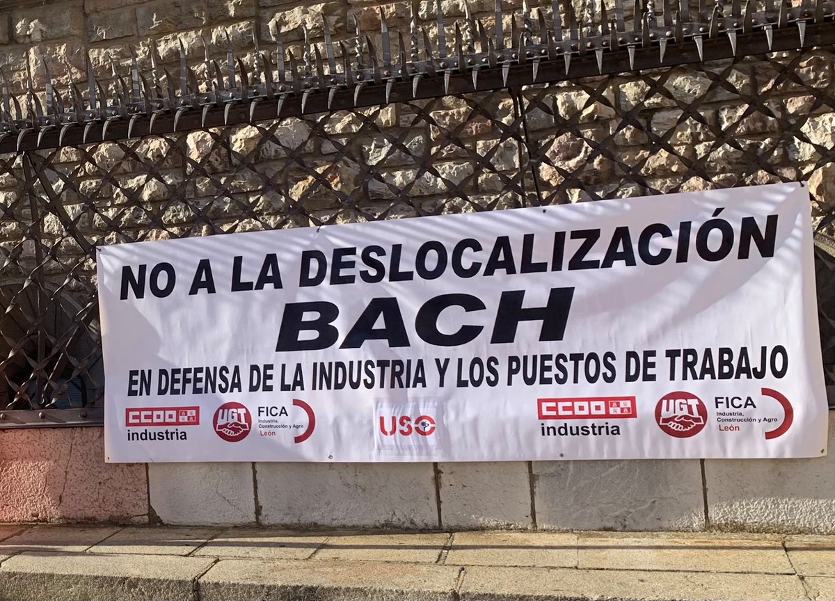 jupbachsequeda's tweet photo. DESLOCALIZACIÓN:
Práctica realizada por empresas que trasladan sus centros de trabajo específicos o determinadas áreas a países que presentan menores costes para ellas. 

1/3
#jupiterbach #leonesp #leonsemuere #energiasrenovables #NoAlCierre #noalere #noaladeslocalizacion https://t.co/Ge5iZQbu2S