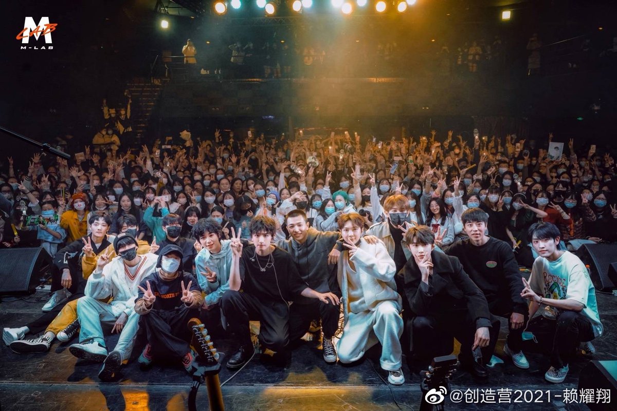 211028 From Lai Yaoxiang Weibo 🐟

'Day 178
Original musician&Rapper & idol
◦︎°˚\☺︎/˚°◦︎
So hard to choose

Good luck with the tour!!
I heard moving music and familiar voices!!'

share.api.weibo.cn/share/25861099…

#HuangKun #黄鲲 #LaiYaoxiang