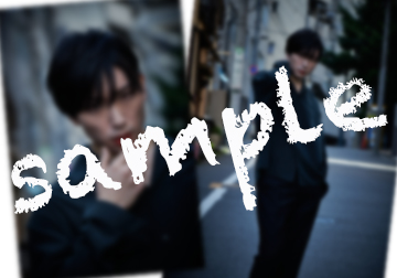 info_yumeno's tweet photo. 朗読劇『空想の輪郭』特典ブロマイドチラ見せ！！！

「深水一縷」as日向野祥

常に孤独を抱えそれでも千明を信じたい
現代に生きるヴァンパイア「一縷」

日陰の道に立ち「寂しさ」を表現してもらいました。

真っすぐ見つめる強い赤い瞳とは裏腹に・・・

ご購入はこちら！
https://t.co/OsyW6kbKxE https://t.co/7a3MDcZlbO