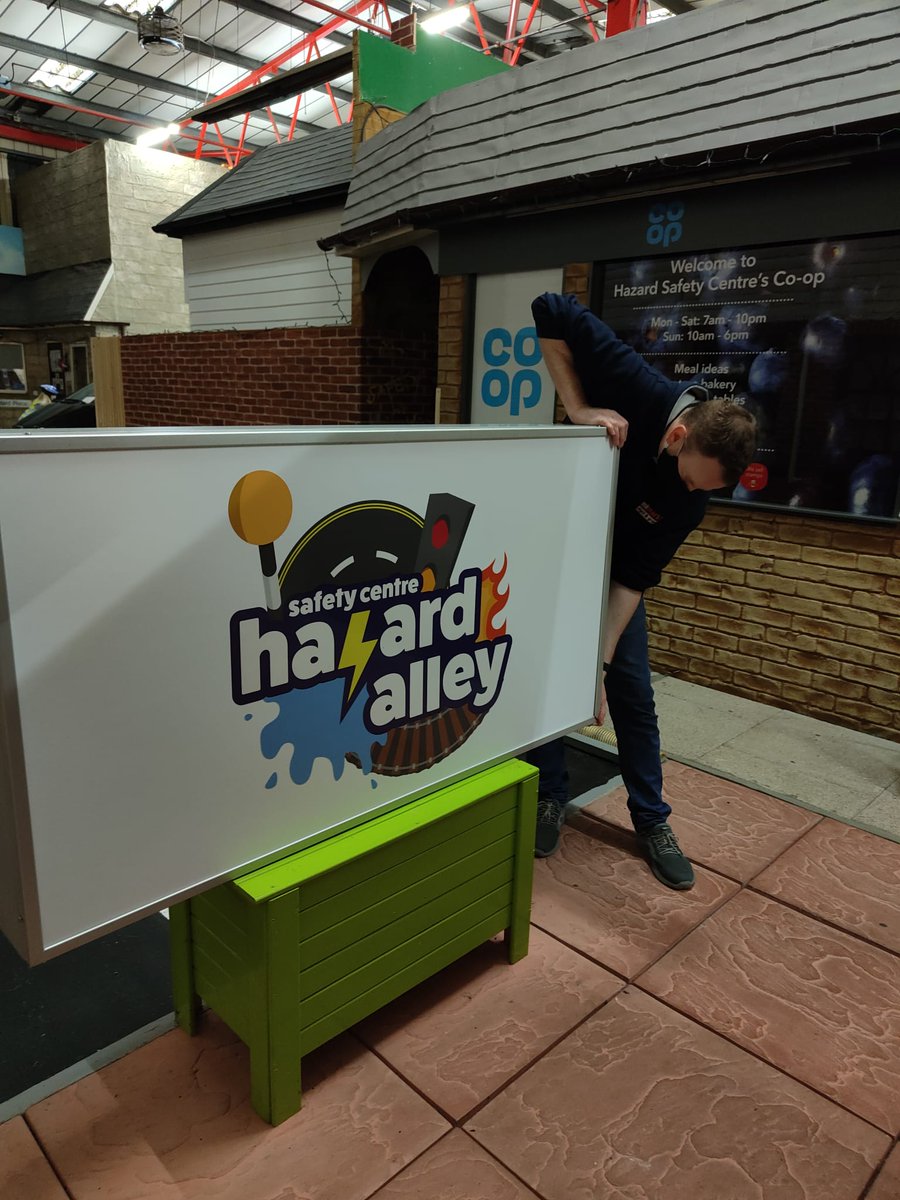 HazardAlley's tweet photo. A huge 'Thank You' to @MKMarking for putting up our new logo signs around the centre.

They look great 😁

#lovemk #charity #bestschooltripever #greatjob https://t.co/X11JRMGC4Q