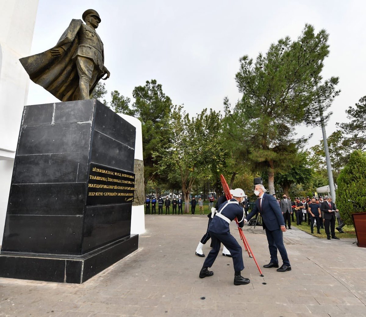 munirkaraloglu's tweet photo. #29EkimCumhuriyetBayramı'mızın 98.yıl dönümü münasebetiyle

📍Anıtpark'ta 
Çelenk Sunma Törenimizi gerçekleştirdik

Cumhuriyeti kuran kahraman ecdadımızı, Cumhuriyetimizin banisi Gazi Mustafa Kemal Atatürk’ü minnetle ve şükranla yad ediyorum. Ruhları şâd,bayramımız kutlu olsun.🇹🇷 https://t.co/3AKtTei7d3