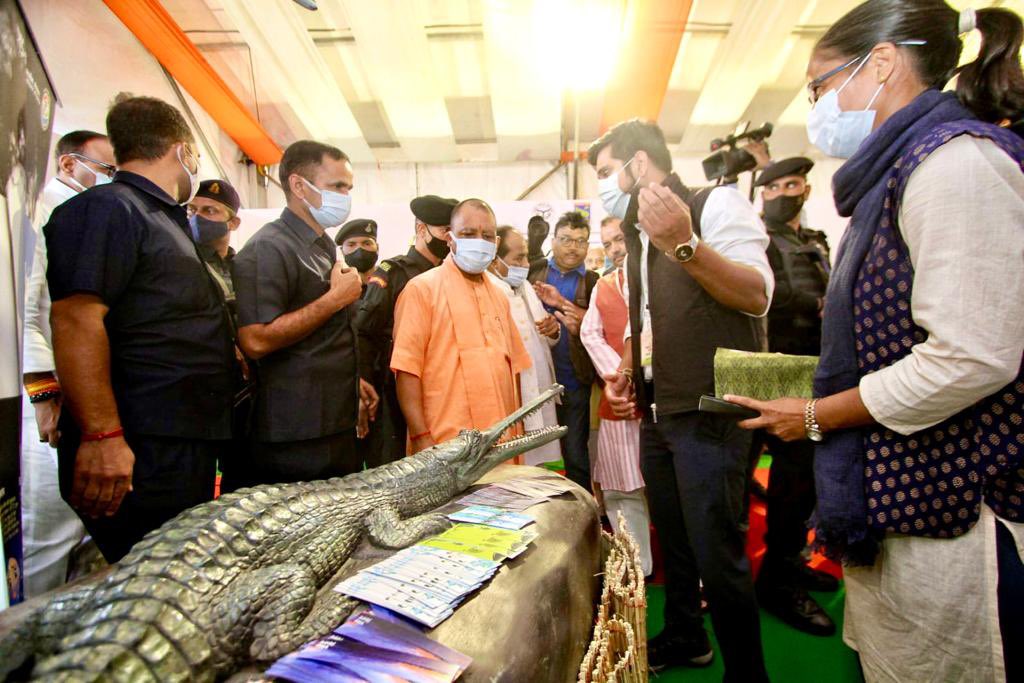 CallingGanga's tweet photo. Sri Yogi Adityanath, Hon’ble Chief Minister of Uttar Pradesh with WII team at #ClimateChangeConclave, Lucknow.
Out of the total 39 stall, WII has set up an interactive corner exhibiting exemplary research work carried panIndia especially the #GangaRiverbasin. https://t.co/2v29Zj6MfI