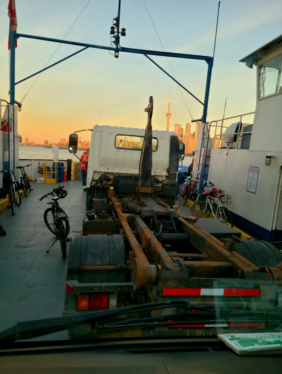 junkit's tweet photo. Heading to the ๐๏ธ Islands for a dumpster rental. Courtesy of Darmin & Alex. Thanks to two amazing drivers! #torontoislands #Toronto #torontolifestyle #dumpsterrental #garbagebinrental #trashbin #junkremoval #dumpsterrentalnearme #junkit #minibins #toronto https://t.co/XwMWWjIyB2