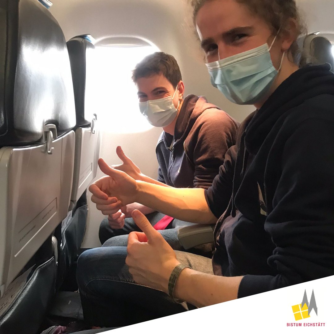 Los geht's nach Ghana: Gerade sind die drei jungen Leute, die am #weltwärts-Programm teilnehmen, ins Flugzeug gestiegen. Sie werden sich bis Sommer '22 in ökologischen Projekten in Ghana engagieren. Für Interessierte, die neue Bewerbungsrunde läuft: weltwaerts.bistum-eichstaett.de