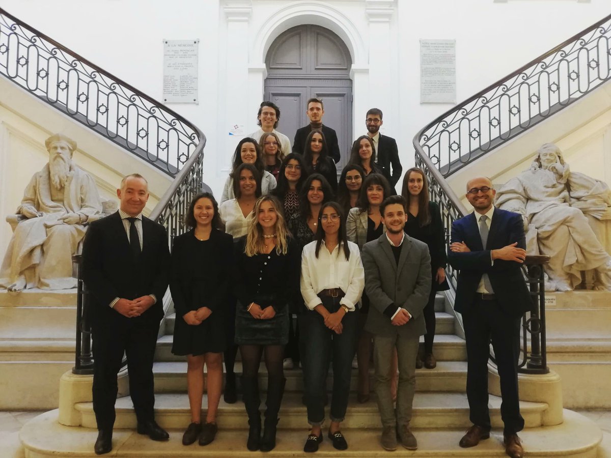 M2ContPublicBdx's tweet image. Nous avons le plaisir de vous présenter la nouvelle promotion 2021/2022 du Master 2 Contentieux publics sous la direction de Messieurs les Professeurs Fabrice Hourquebie et Ludovic Garrido.