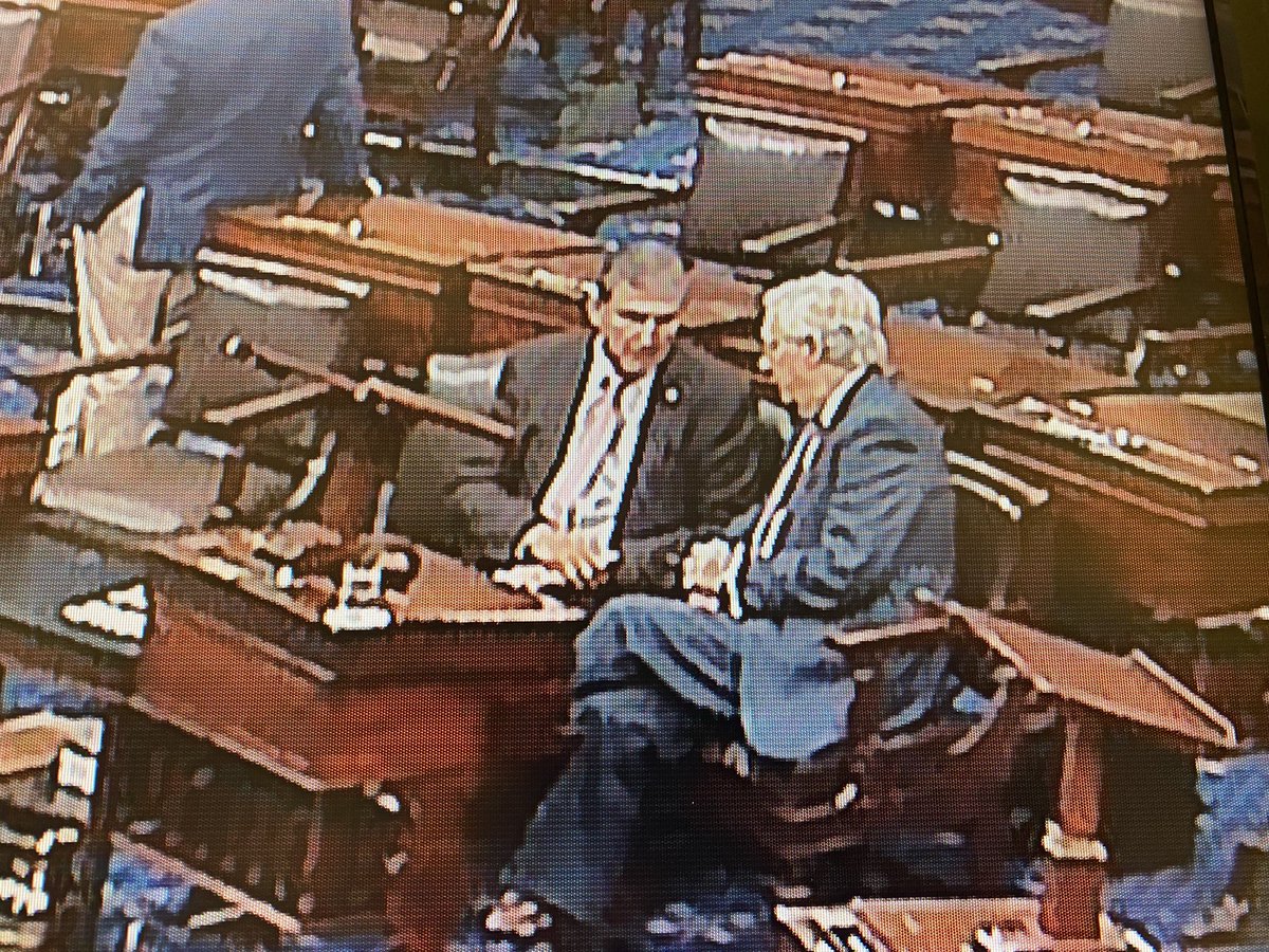 scottwongDC's tweet photo. Manchin-McConnell huddle on Senate floor https://t.co/1m5Opi042w