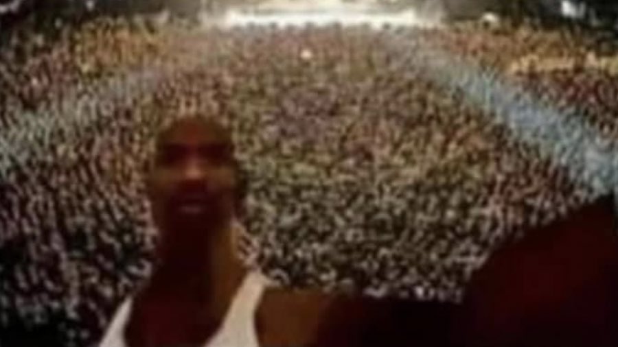 sofapv's tweet image. Mi familia: quien vendió las escrituras de la casa?
Yo en el lolla viendo a Miley: