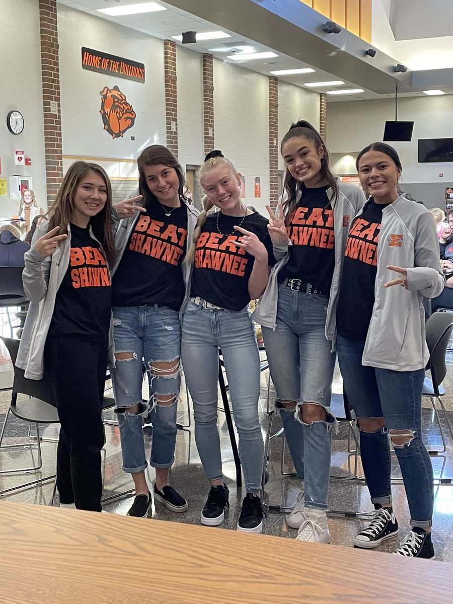 Good luck to the girls volleyball team tonight in the district championship! #BeatShawnee