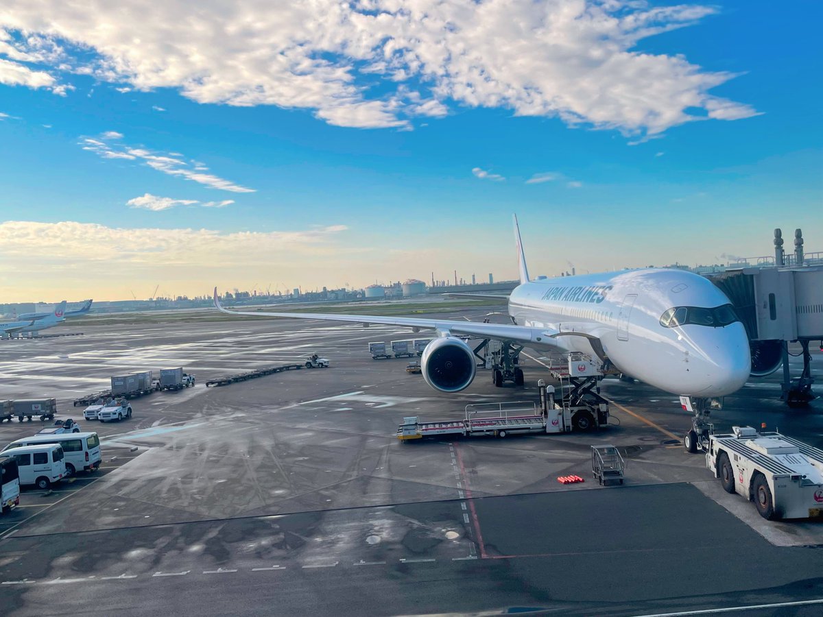 frankc8's tweet photo. ひさびさに飛行機乗って、
ひさびさの旅行で、
ひさびさに南国に来てます。
#Okinawa #Trip #Airplane #FirstTripInAWhile #沖縄 #旅行 #飛行機 #ひさびさの旅行 https://t.co/RhYGXJ2W65