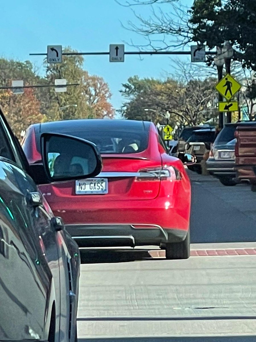 You can get your own number plate in the #states great idea coming this #tesla owner! ⁦<a href="/Flown_eu/">Flow-n</a>⁩