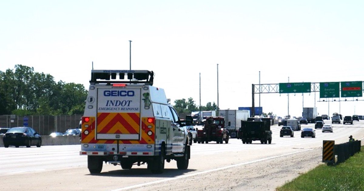 INDOTSoutheast's tweet photo. Happy #Thanksgiving! This year, weโre thankful for the INDOT Hoosier Helpers sponsored by @GEICO and for the assistance they provide to stranded motorists in their time of need. #GEICOSafetyPatrol #HoosierHelpers https://t.co/RsLe0FQCqC