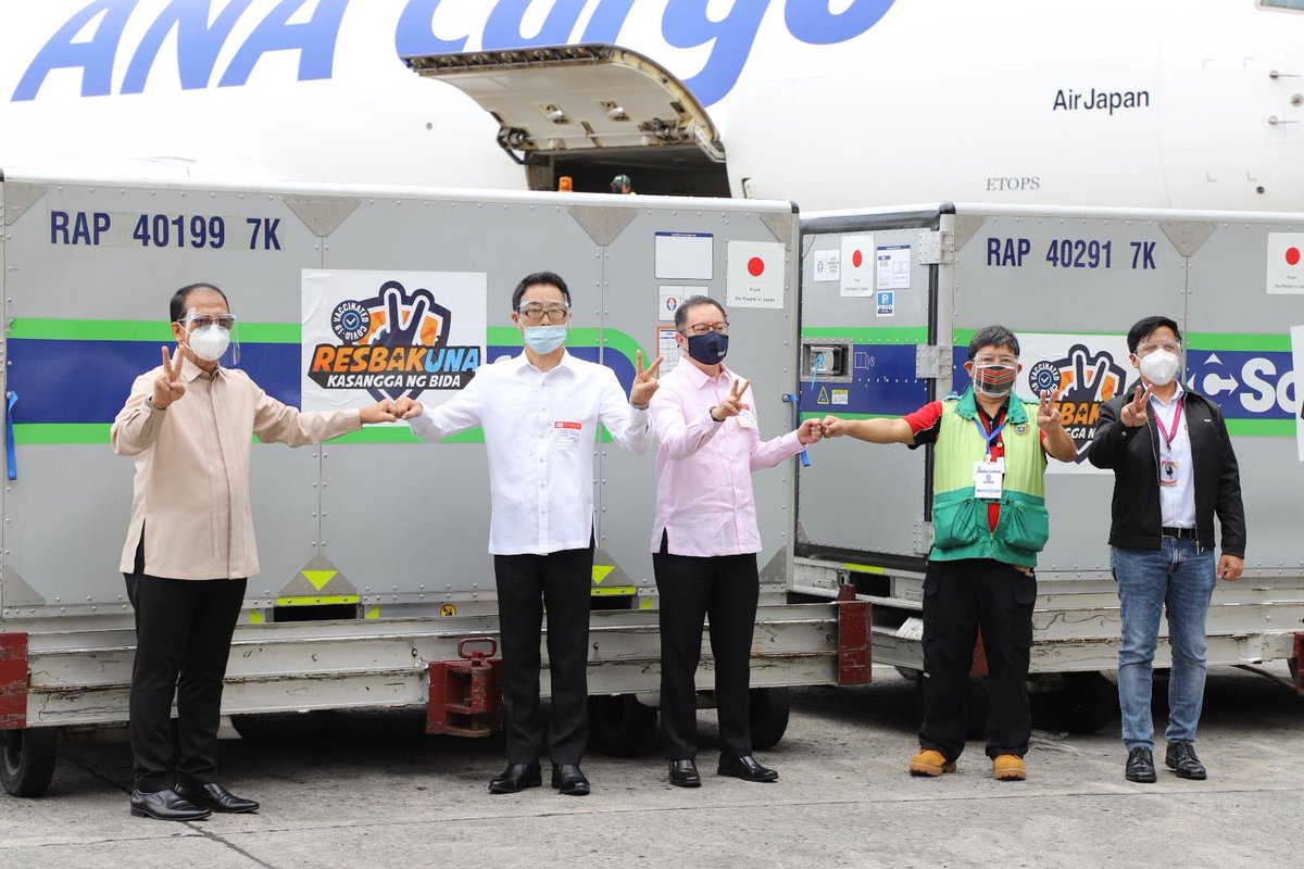 ARIGATO GOZAIMASU! 

The Japanese government’s donation of 896,000 AstraZeneca vaccines to the Philippines arrived on Thursday, October 28.

The shipment is part of 1,961,600 doses of AstraZeneca vaccines Japan has donated to the country.