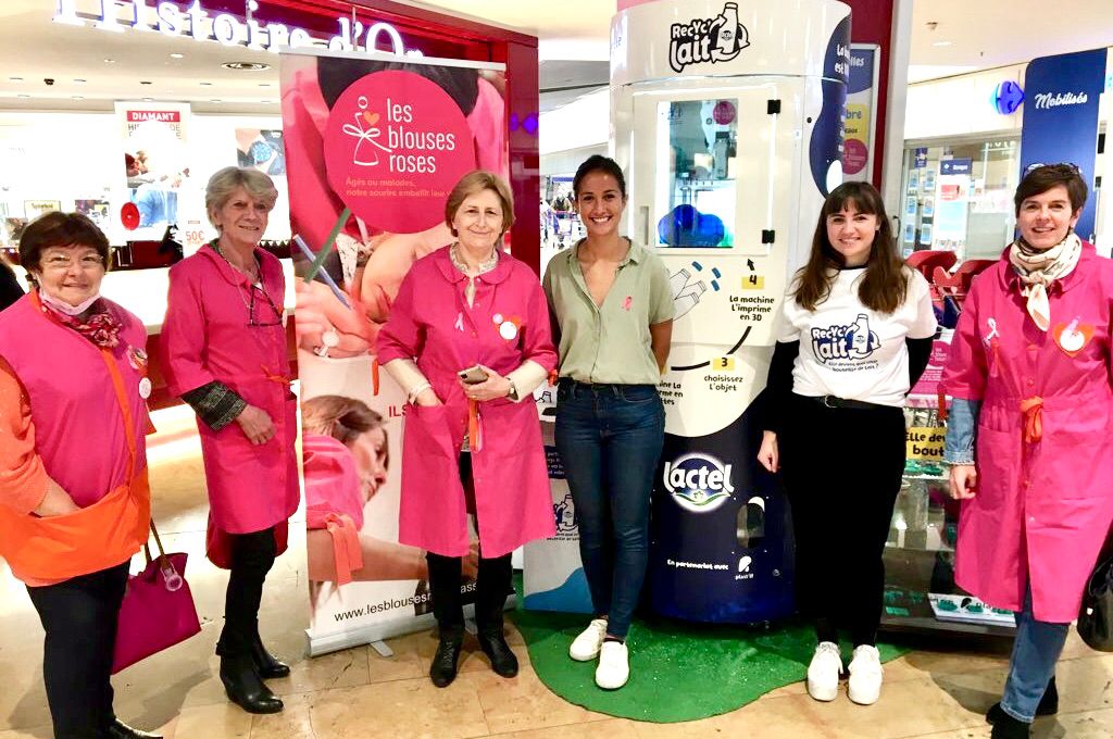 Rencontre à lille avec <a href="/LesBlousesRoses/">Les Blouses Roses</a> x <a href="/_plastif/">plast’if</a> x Lactel !   
Grâce à la machine "Recyc'lait nous avons déjà imprimé plus de 60 objets pour des enfants hospitalisés et des résidents en Ephad ♻️
#sustainability #recyclage #impact #lesblousesroses