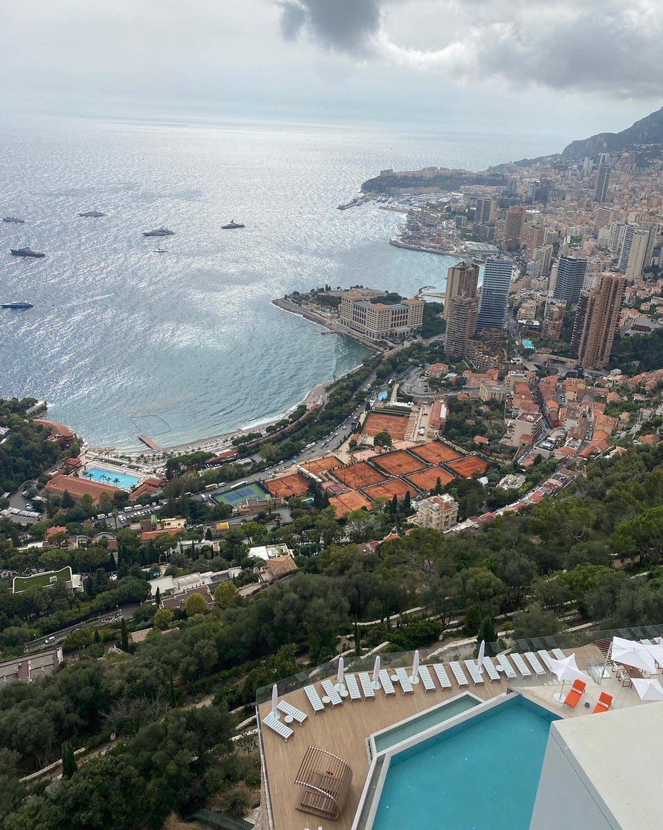 HichamEnhaili's tweet photo. Dramatic views, indoor and outdoor swimming pools and a spa. This is the new The Maybourne Riviera overlooking #Monaco, #Italy and #France ☀️
#themaybourneriviera #simplyselectyachts #simplyselectofficial #simplyselectexperience #simplyselectatitsbest @simplyselect_ https://t.co/PkTyA0oy5M