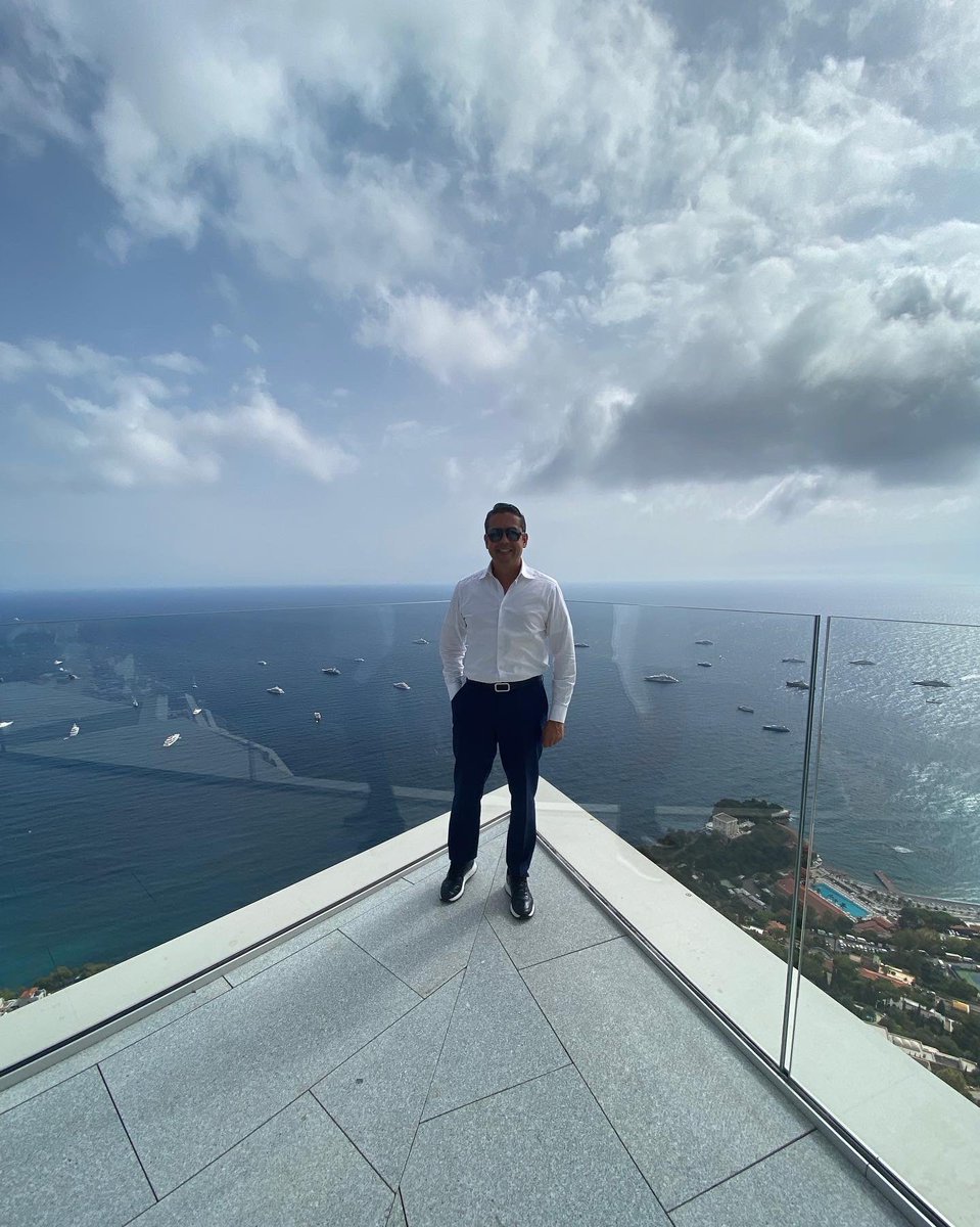 HichamEnhaili's tweet photo. Dramatic views, indoor and outdoor swimming pools and a spa. This is the new The Maybourne Riviera overlooking #Monaco, #Italy and #France ☀️
#themaybourneriviera #simplyselectyachts #simplyselectofficial #simplyselectexperience #simplyselectatitsbest @simplyselect_ https://t.co/PkTyA0oy5M