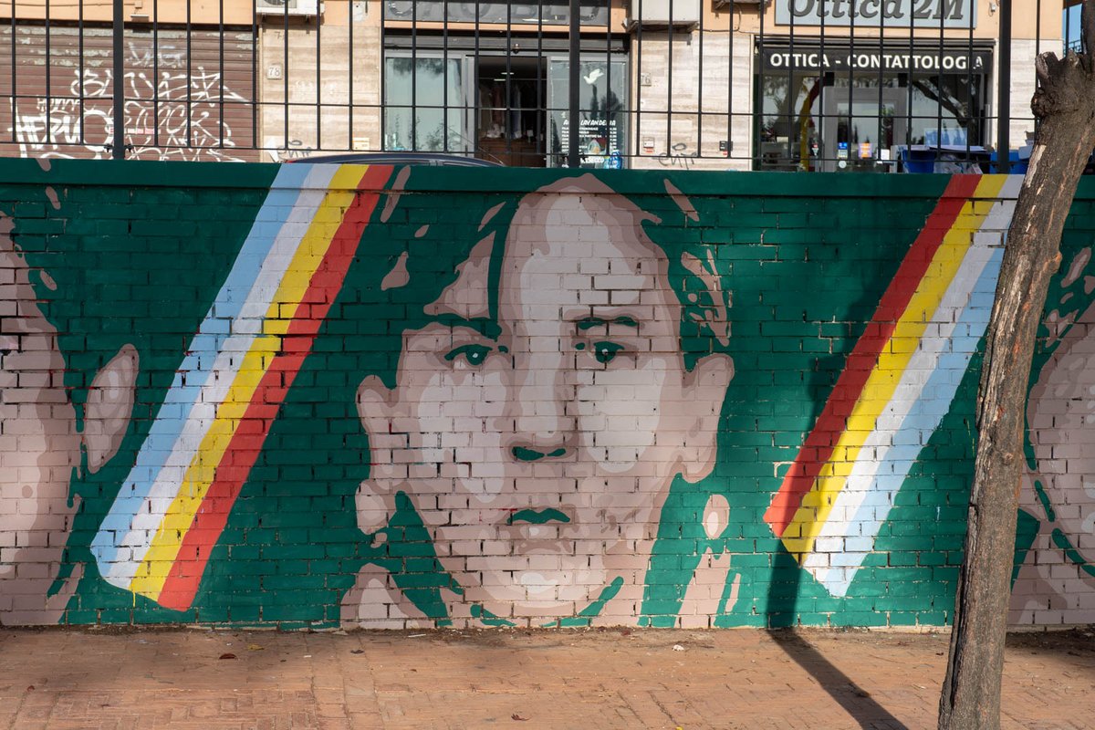 ilRomanistaweb's tweet photo. "I fiori sbocciano dove c'è passione e non violenza"

L'omaggio di Roma e Lazio a Vincenzo Paparelli, Antonio De Falchi e Gabriele Sandri https://t.co/INtxmxkBrZ
