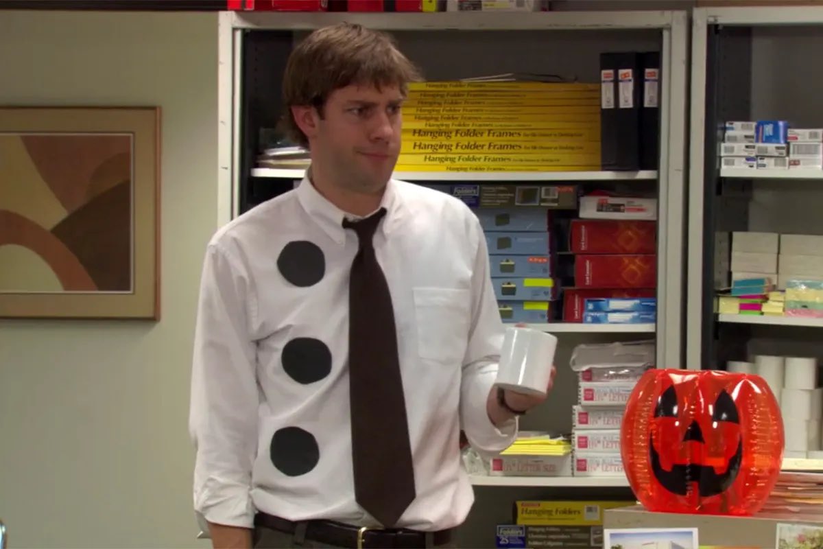 OfficeMemes_'s tweet photo. nobody does last minute halloween costumes like Jim Halpert https://t.co/wDTz4ldfIY
