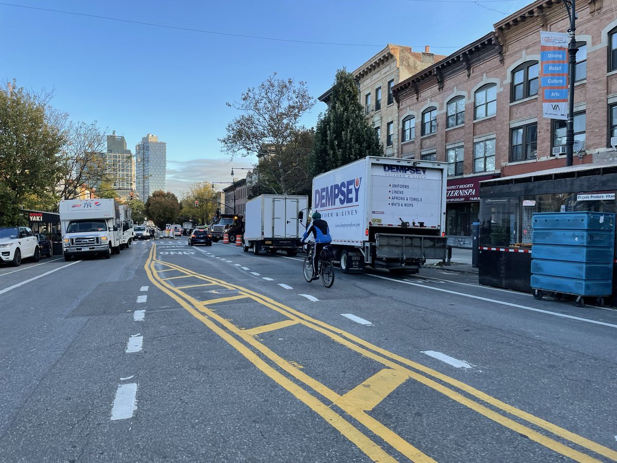 D00RZ0NE's tweet photo. It just boggles the fucking mind that 1) trucks like this are used for deliveries here @ 8:00am, 2) NO curb space functions as a loading zone 3) @NYPD78Pct @NYPD77Pct give 0 fucks, 4) @NYC_DOT calls this a #bikeNYC lane. #FixVanderbiltAve #deBlasiosStreets. Absolute garbage 🗑 https://t.co/bO8ZdZngdX