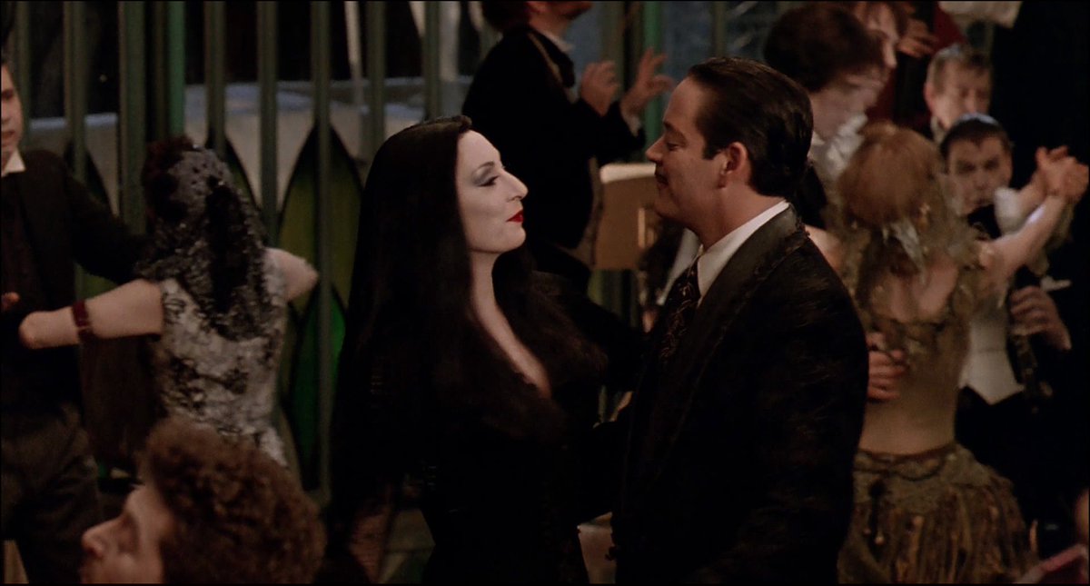 triiiplice's tweet photo. The Addams Family (1991) dir. Barry Sonnenfeld https://t.co/JqNXtQ0CyH
