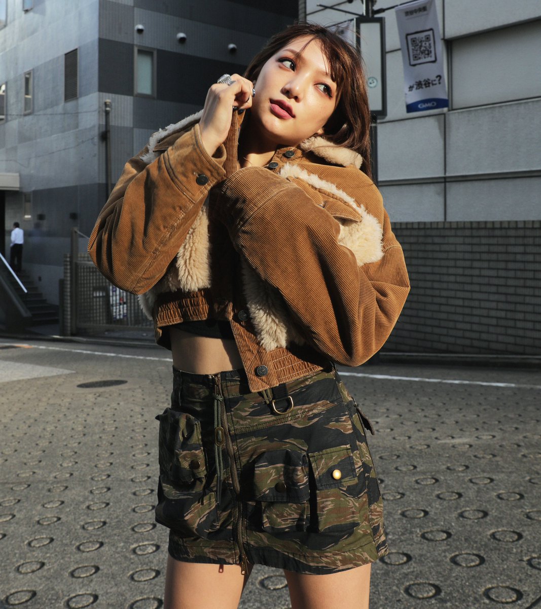 クリエイター・モデルの須田アンナさんを東京でスナップ！アウターは