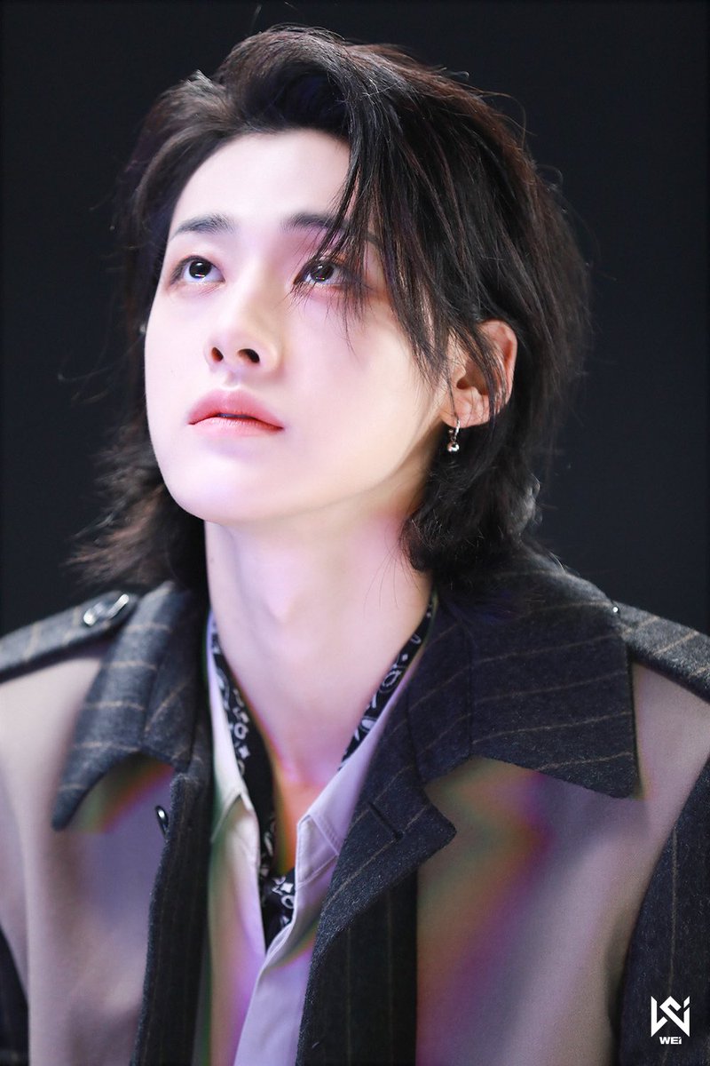 YONGHALOOKS's tweet photo. too much of a pretty boy he’s just perfect https://t.co/pNeEWV3wYG