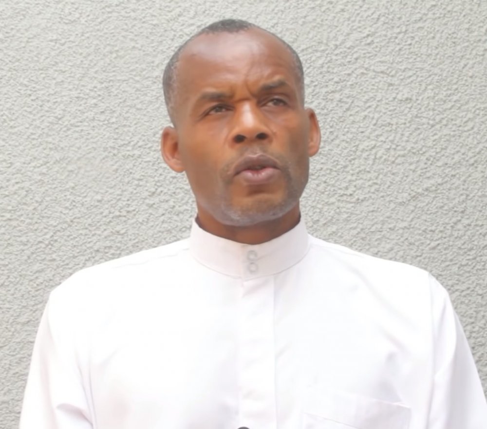 IGIHE's tweet photo. AMAKURU MASHYA: RIB yafunze Hakuzimana Abdou Rashid ukurikiranweho guhakana no gupfobya Jenoside yakorewe Abatutsi n’icyaha cyo gukurura amacakubiri mu banyarwanda.

Ibi byaha ashinjwa ko yabikoreye mu biganiro yagiye atanga ku rubuga rwa YouTube mu bihe bitandukanye. https://t.co/7NynhLziOB